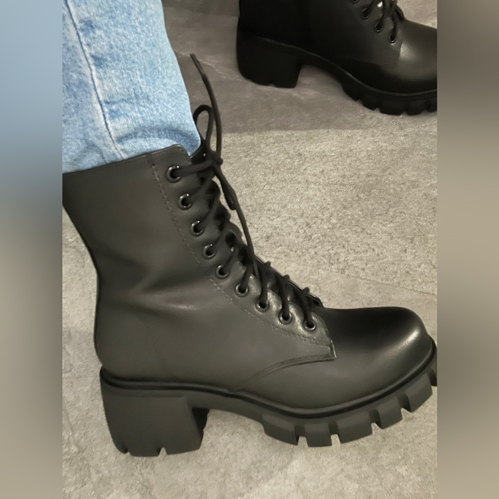 NWT!! Lace Up Combat Boot w/ Chunky Heel - Picture 5 of 6